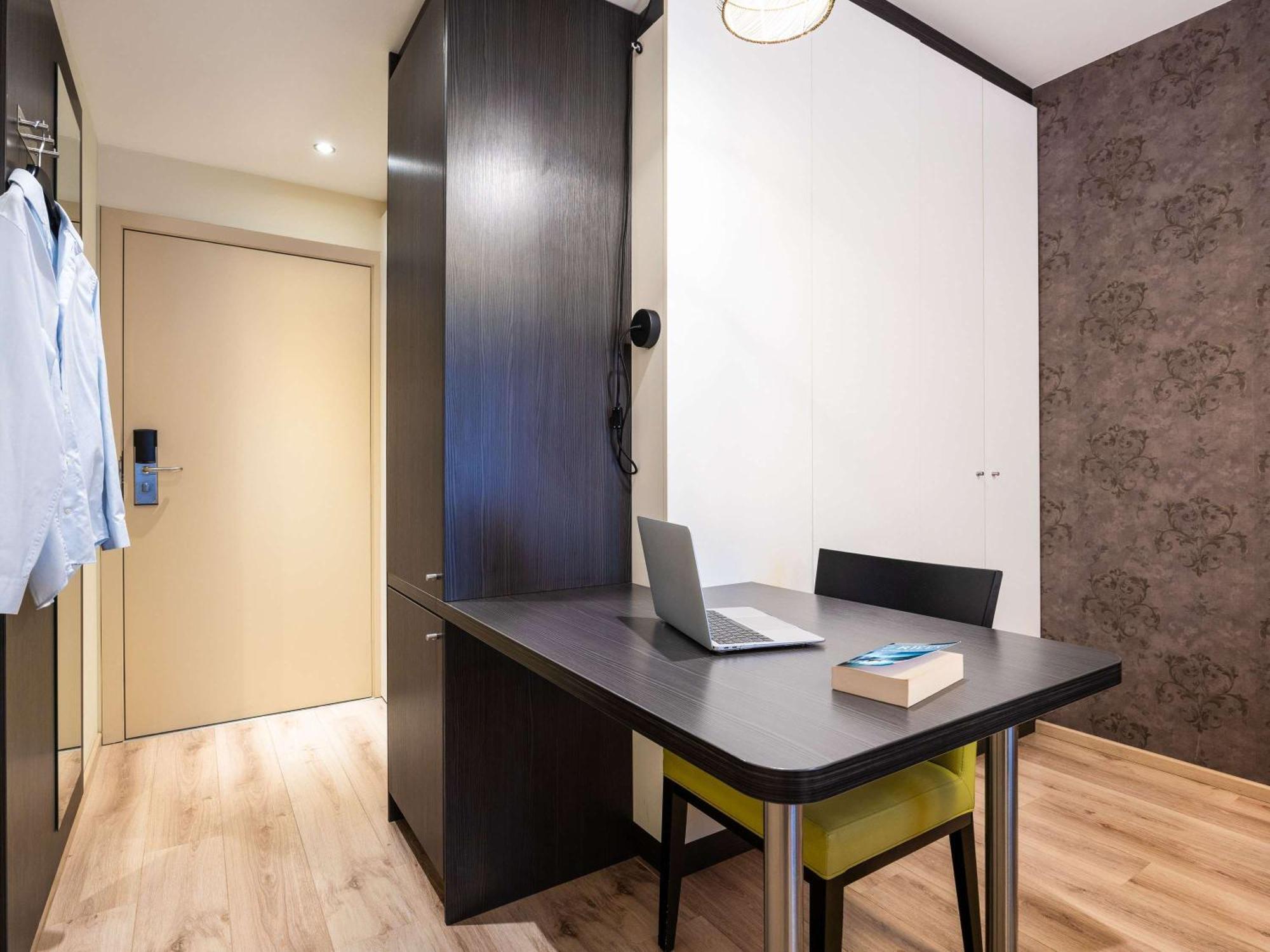 Ibis Styles Hotel Brussels Centre Stephanie Saint-Gilles Exteriör bild